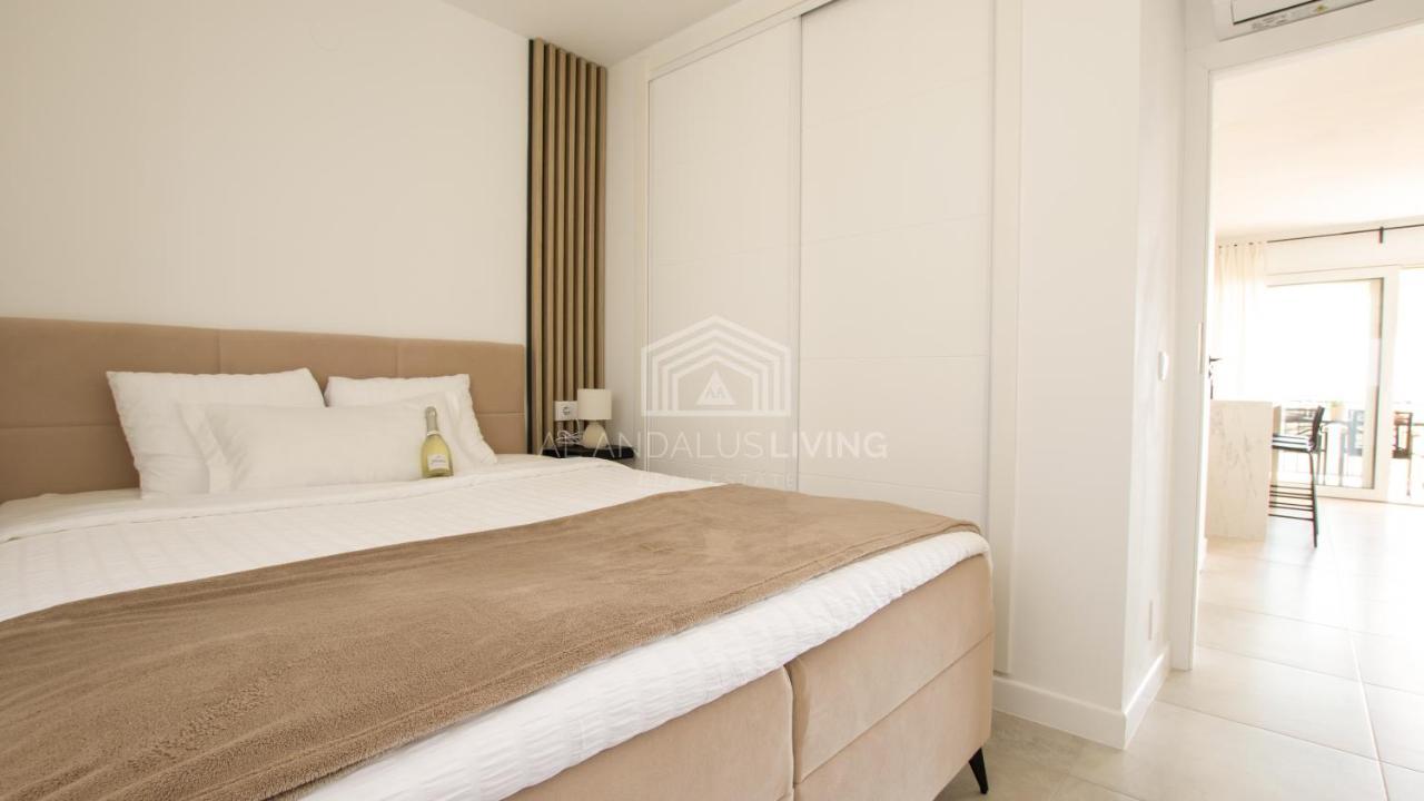 Ferienwohnung Panoramic Sea Views And Direct Access To The Beach From The Community In Torrenueva Málaga Exterior foto